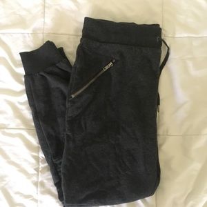 really cute and comfy gray jogger sweatpants 🌟